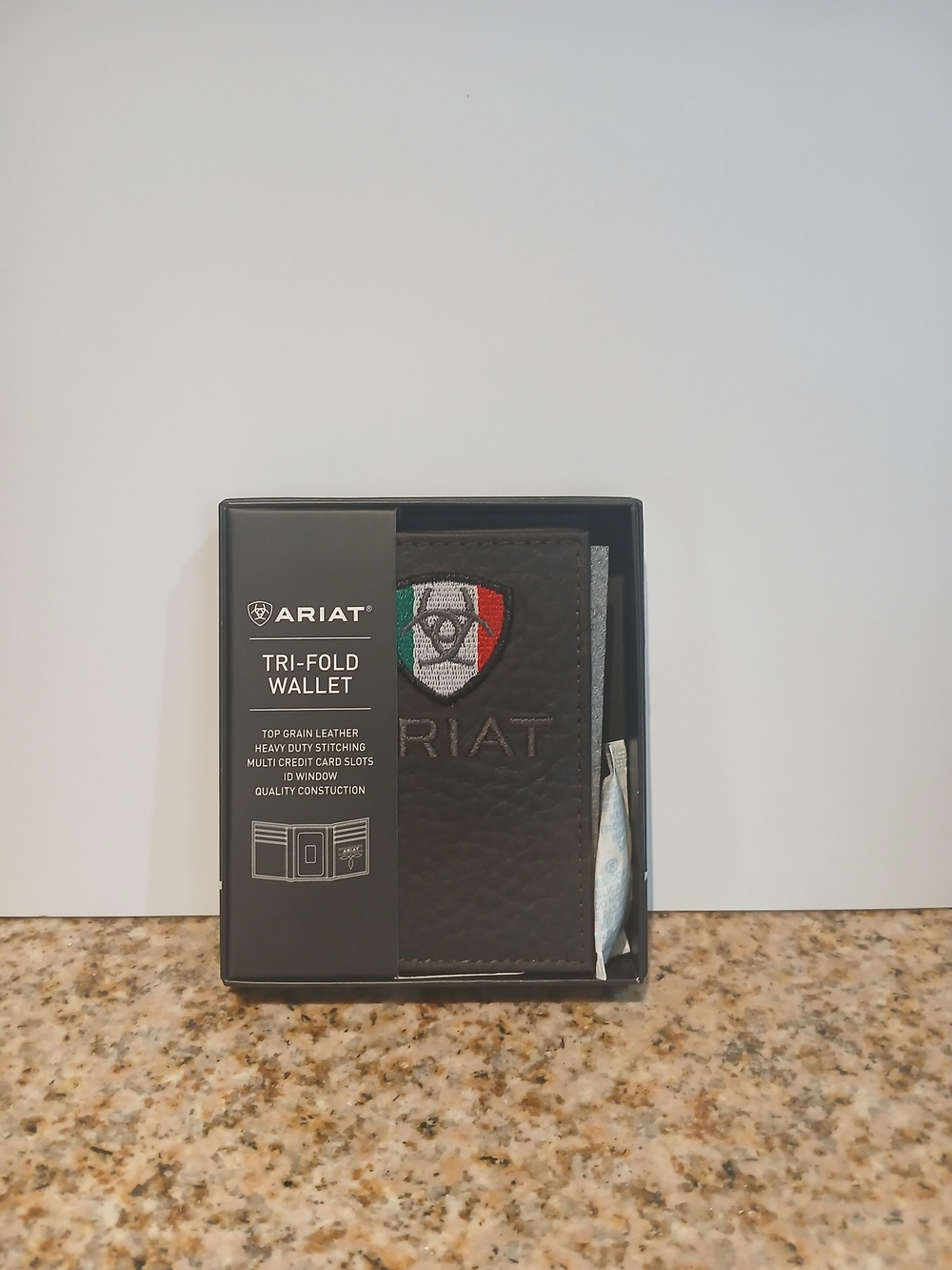 Ariat Tri-Fold Leather Wallet - Black with Red/Green/White Shield - Picture 2 of 2